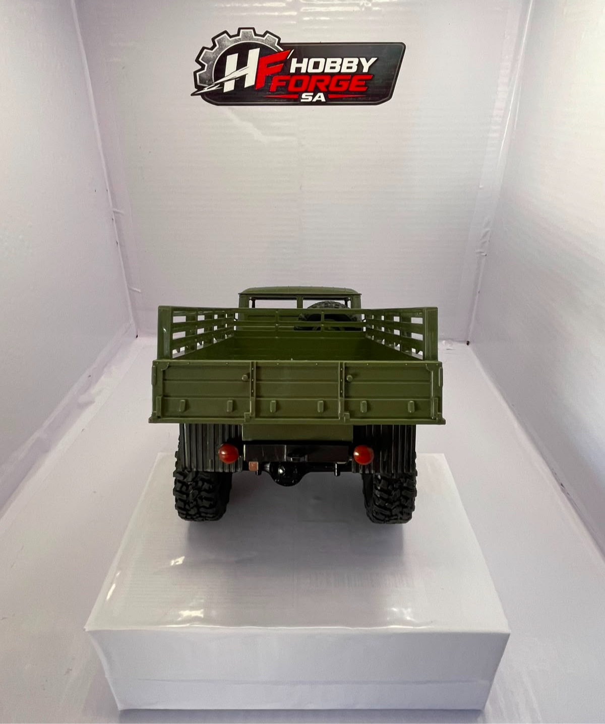 WPL B16 6×6 military truck.